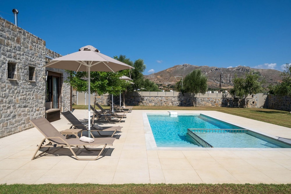 Villa Liatiko With Private Pool