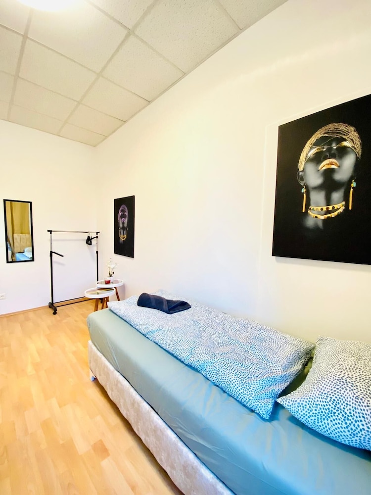 5 Bedroom Apartment near Schonbrunn
