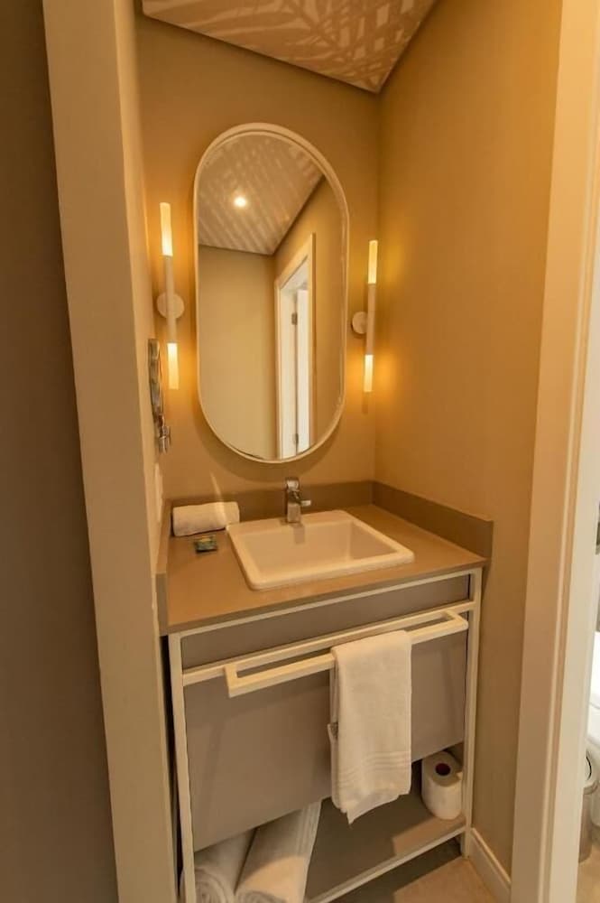 Luxury Stay Steps from Praia Brava