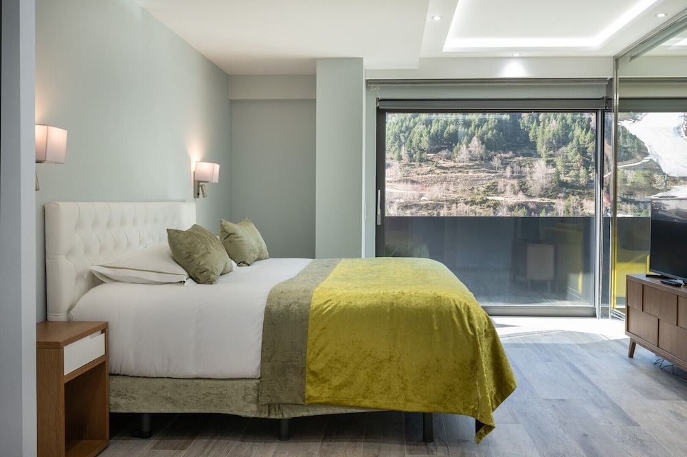 THE MIRROR & SPA by Elegant Residences