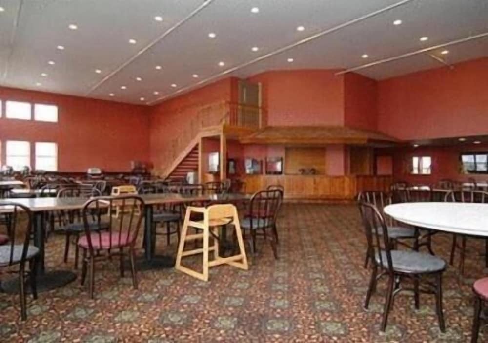 Crown Choice Inn & Suites Lakeview & Waterpark