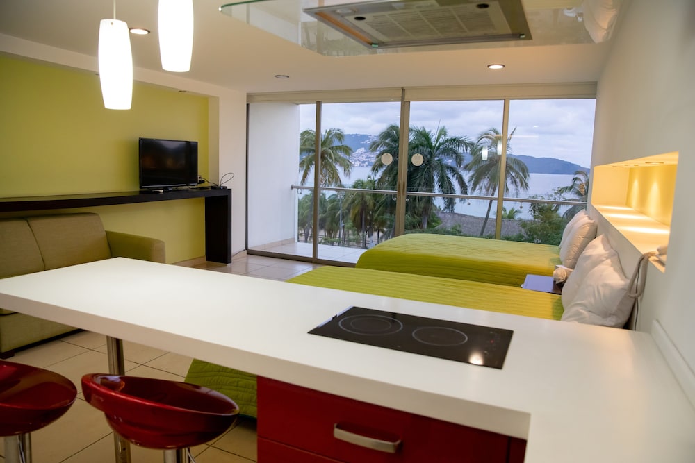 Ramada by Wyndham Acapulco Hotel  Suites - Property Image 54