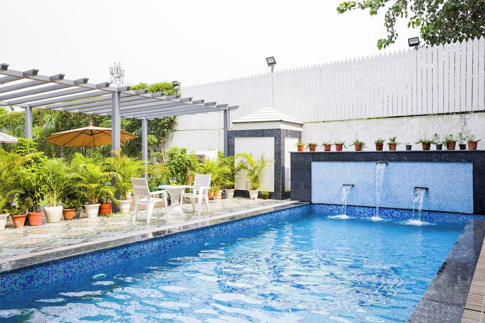 Versace Farms 5 BHK With Pvt Pool
