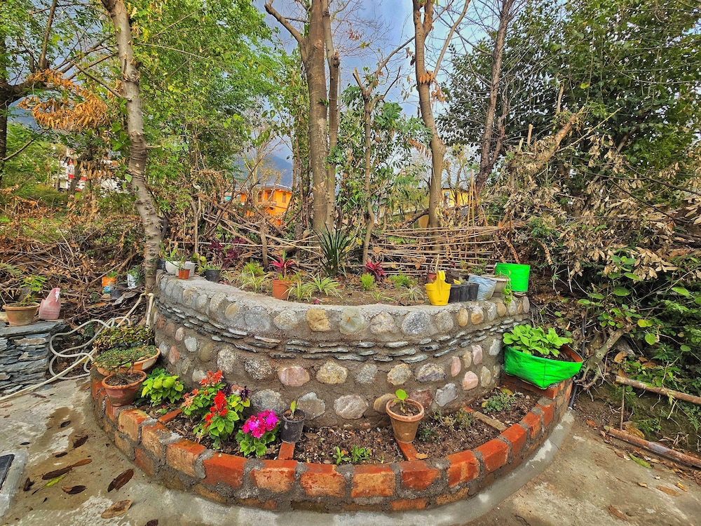 Dhauladhar Inn