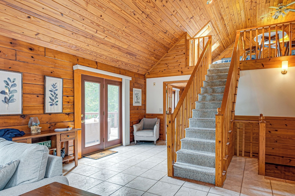 Hyco Lake Escape w/ Deck & Dock: Families Welcome!