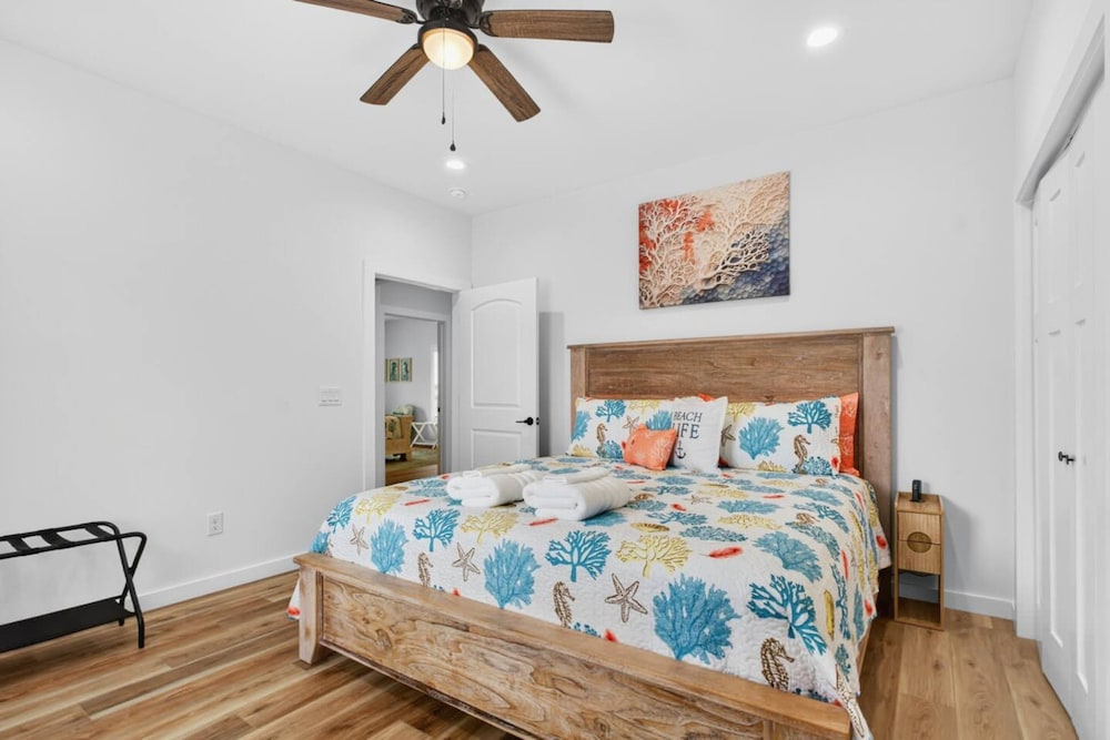 New Listing Luxury House 5 Min Walk to Beach
