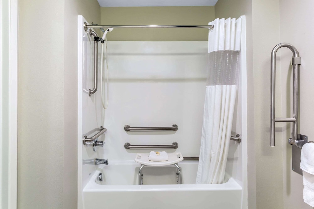 La Quinta Inn & Suites by Wyndham Odessa N. - Sienna Tower
