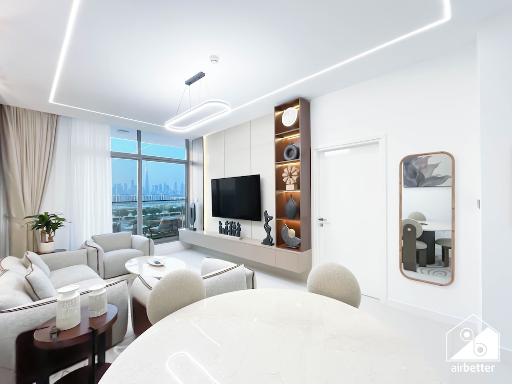 Luxury 1BR w/ Balcony & Burj Khalifa View