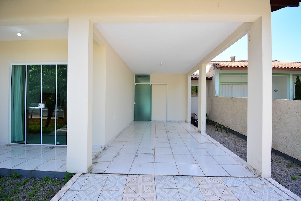 Casa com piscina a 250m da Praia PLH006