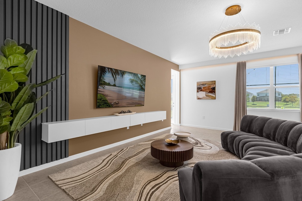 Upstay - Mansion w Kids Theme Rooms Pool Cinema view 2
