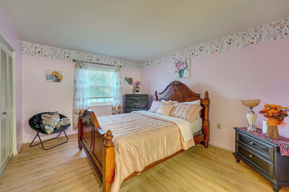 Pet-friendly Horse Capital Hub w/ Patio & Yard