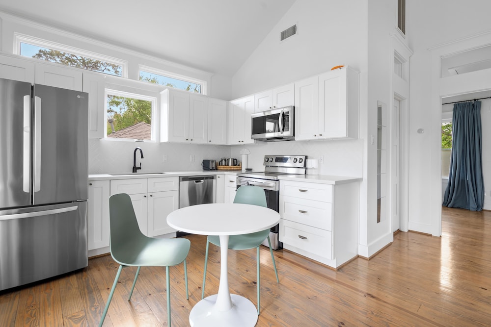 Wonderful Getaway 1BR with Balcony Views