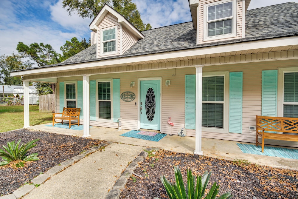 < 1 Mi to Waveland Beach: Spacious Family Home