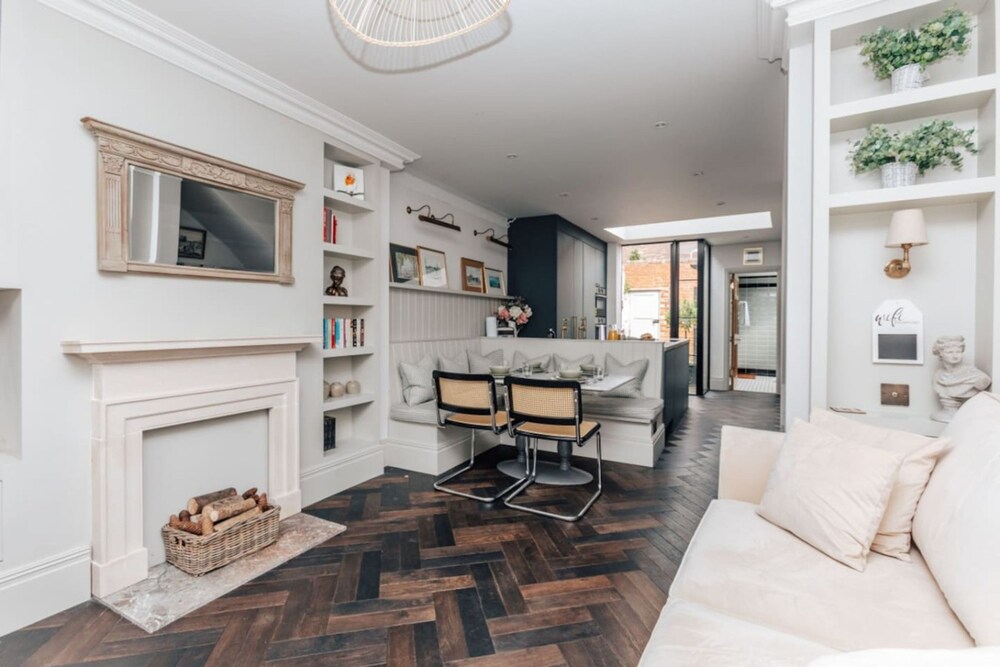 The Emerald - Central Henley 2 Bedroom House - From 145 Per Night