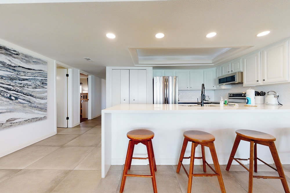Corner 3BR w/ Wraparound Balcony & Gulf Views