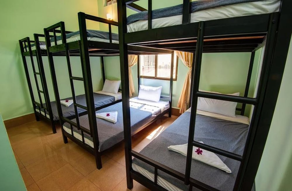 B52 Hostel
