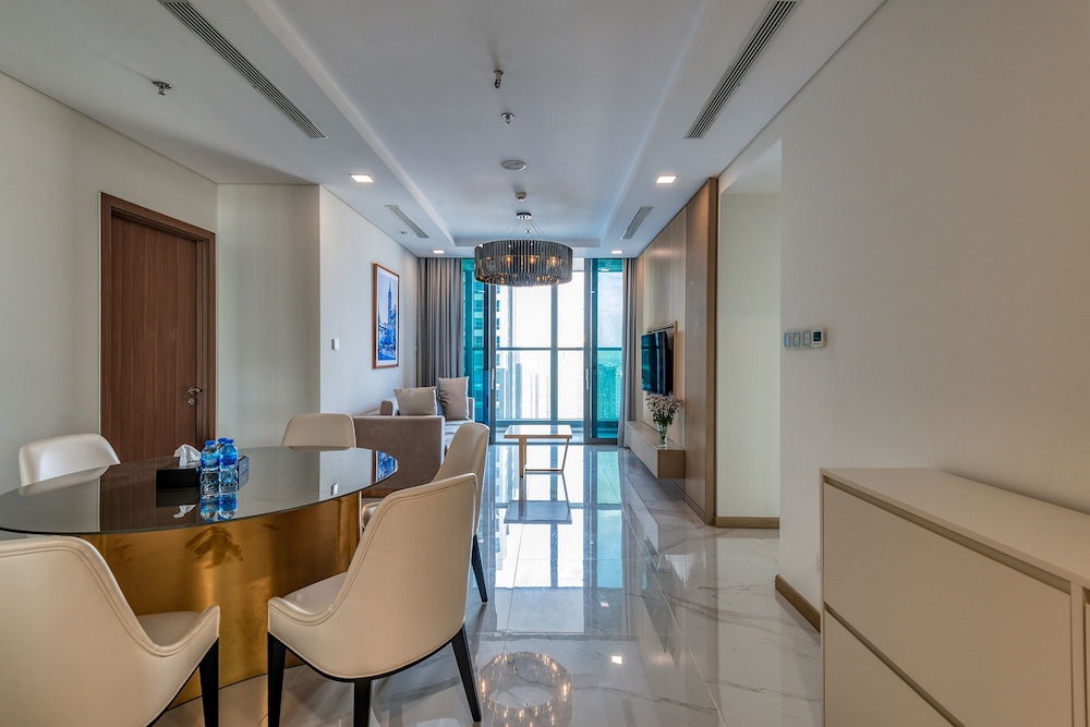 DongDong Skyview APT in Landmark81 Tower