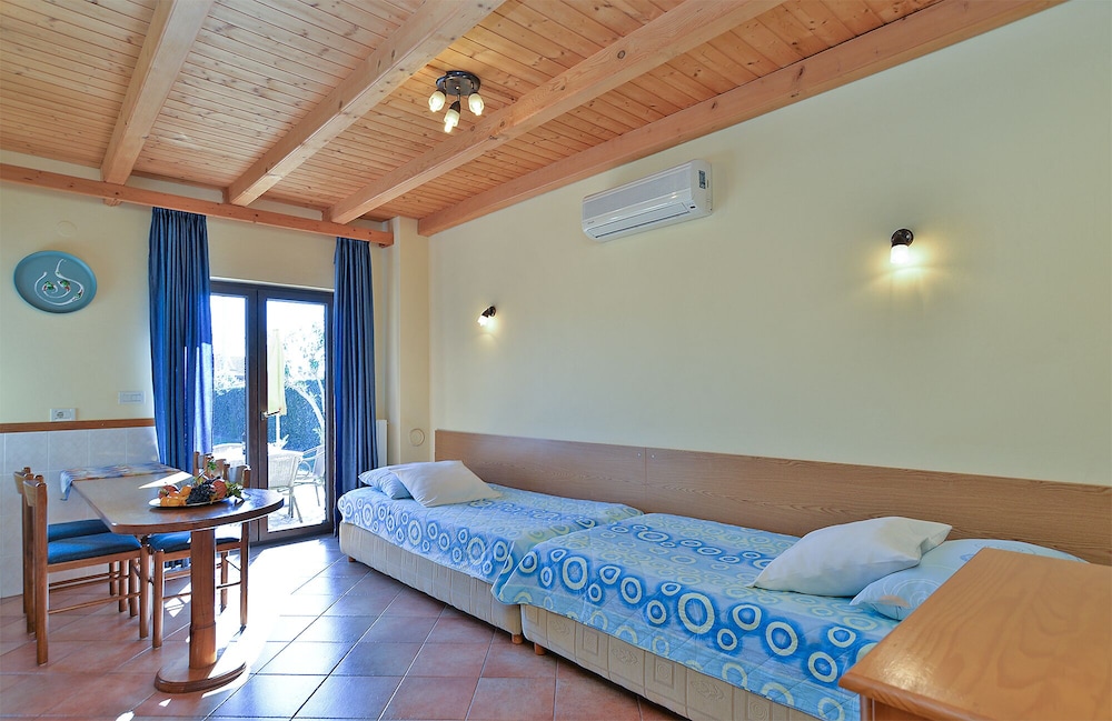 Apartments Pam 379