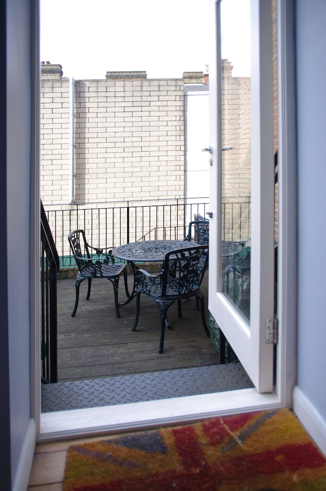 balcony