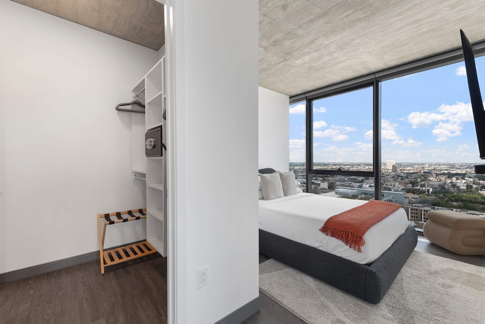 Cloud9 6 apt for 30ppl Fulton Market The Nouveau