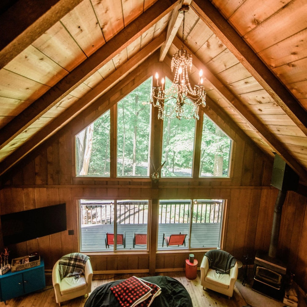 Northern Nights Chalet by Wanderlust Abodes view 4