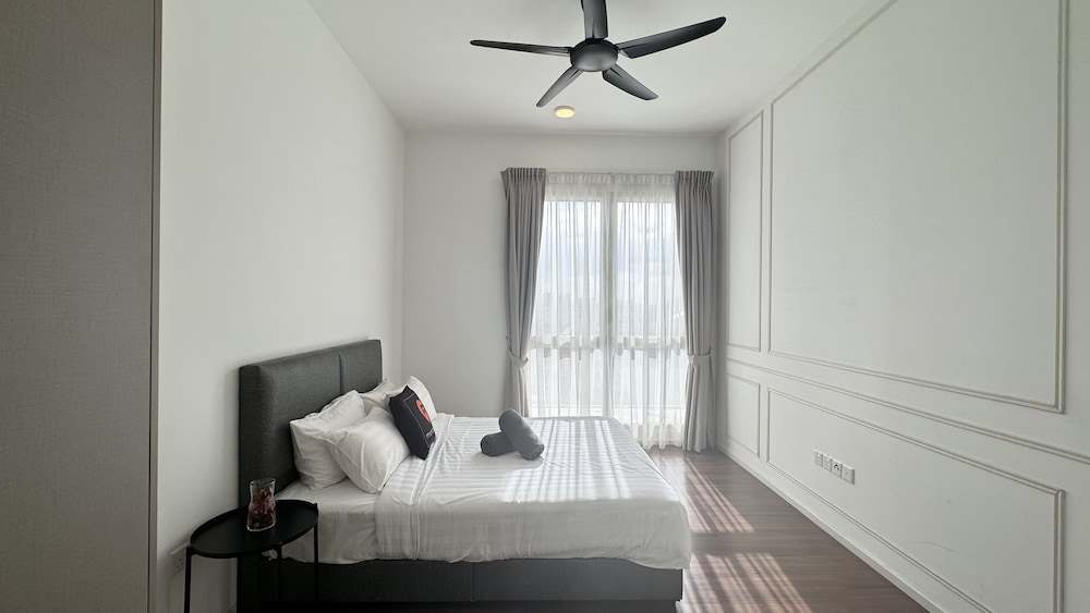 UNA Serviced Apartment by Manatidur