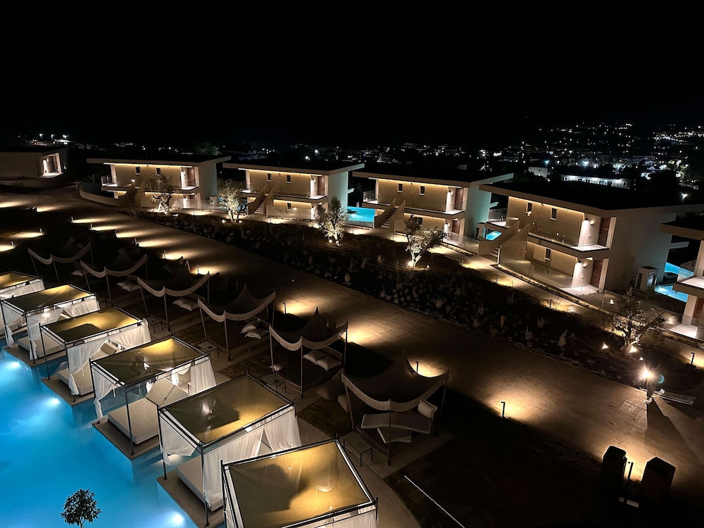 Hotel King Jason Zante – Designed for Adults - Image 1