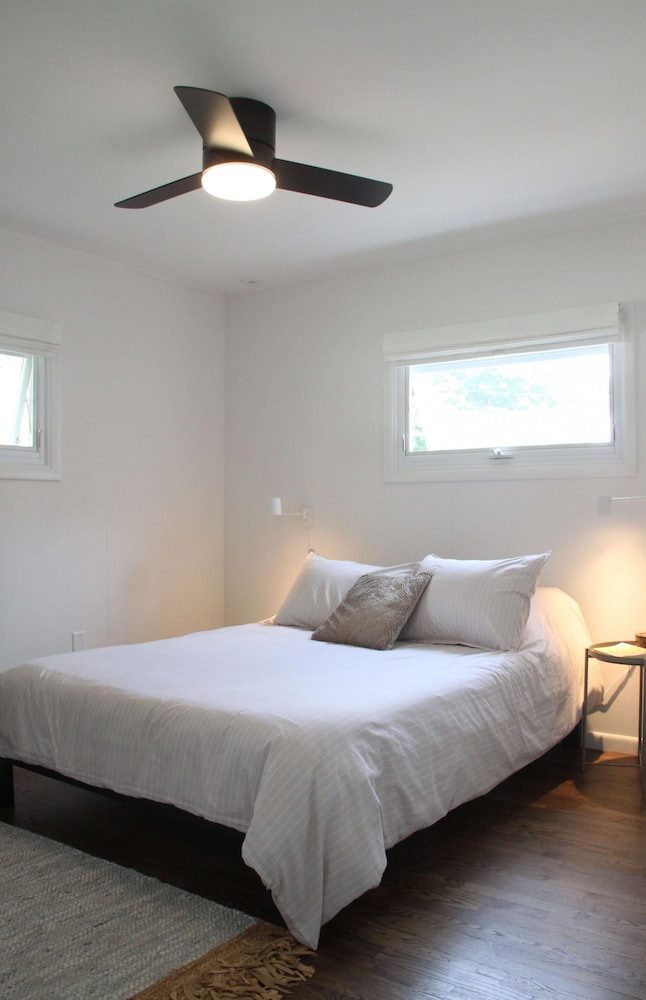 Miner Lake Lakefront Beach Cottage for Family Fun