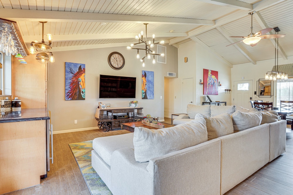 Horsey Hideaway: Ranch House in Cave Creek!