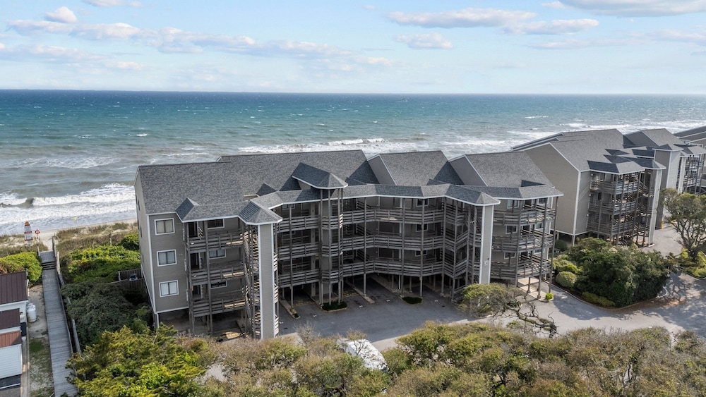 Breakers C32 2 Bedroom Condo by RedAwning view 2