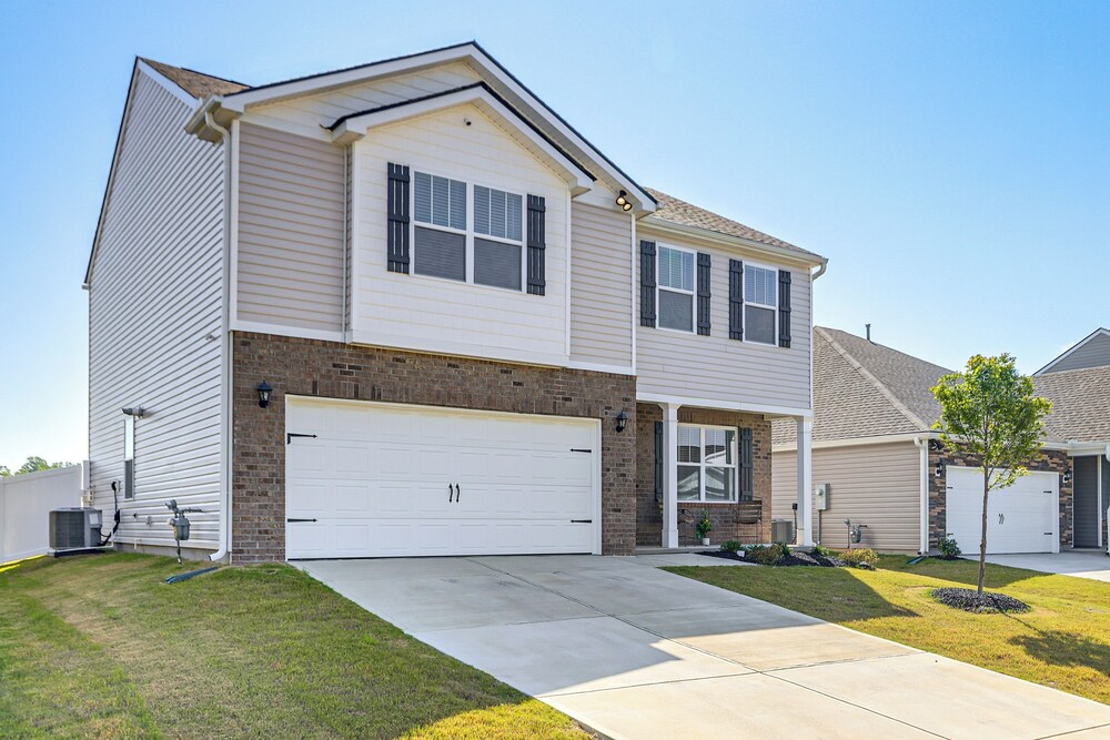 Pool Access, 2 Mi to Main St: Fountain Inn Home!
