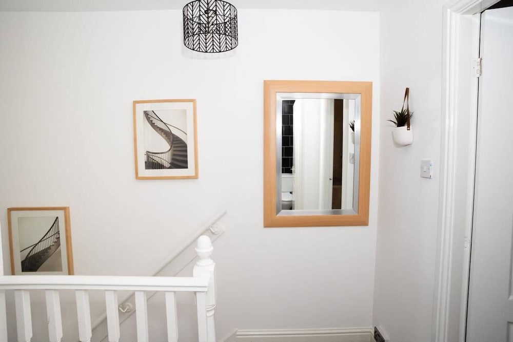 Lovely 2bedroom Home in Haydock With Free Parking