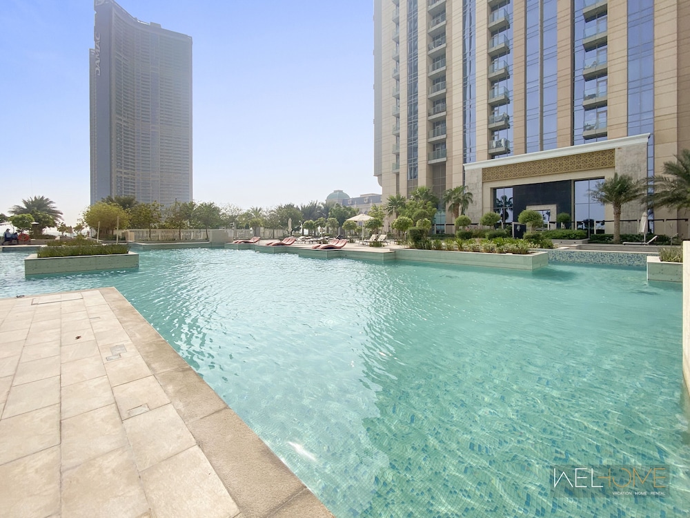 WelHome - 3BR Apt Located Directly on the Dubai Water Canal — recepcion & lobby
