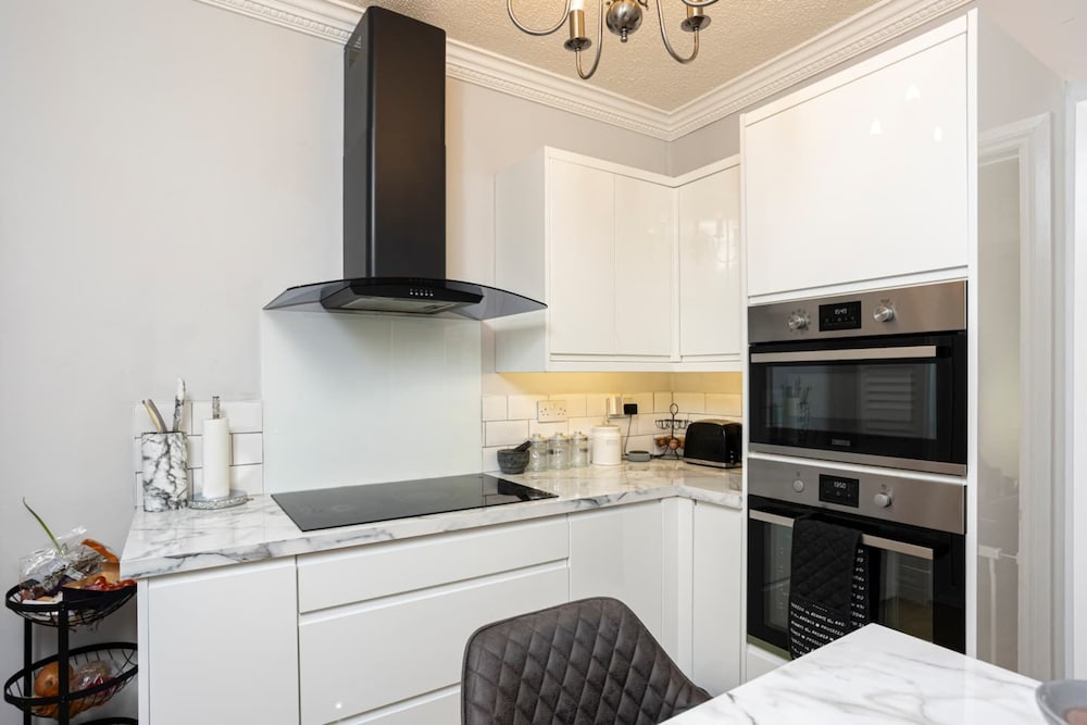 Exquisite 3 Bedroom House in the Heart of Edinburgh view 4