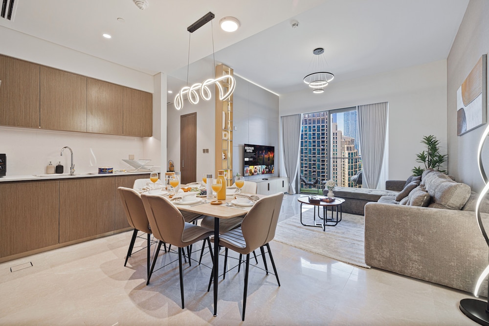 Grande Suites by Hostiva - Burj View