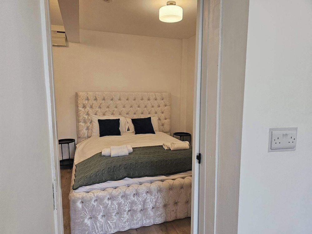Charming and Compact Studio in Bridgend