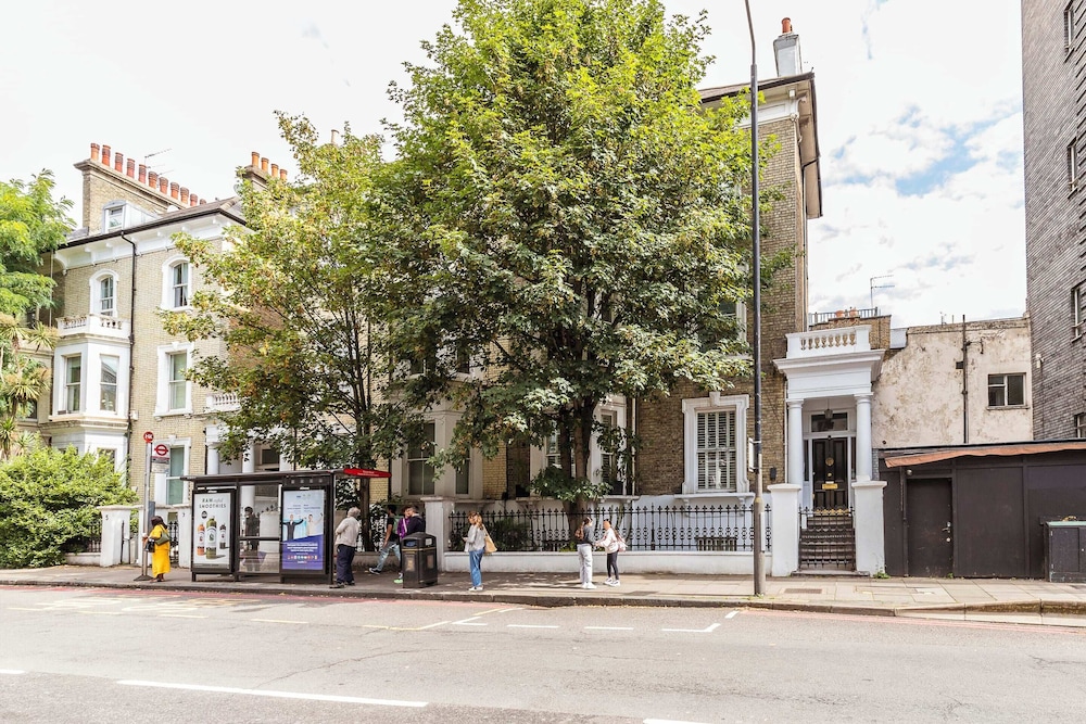 Elegant Two Bedroom Flat in Redcliffe Gardens