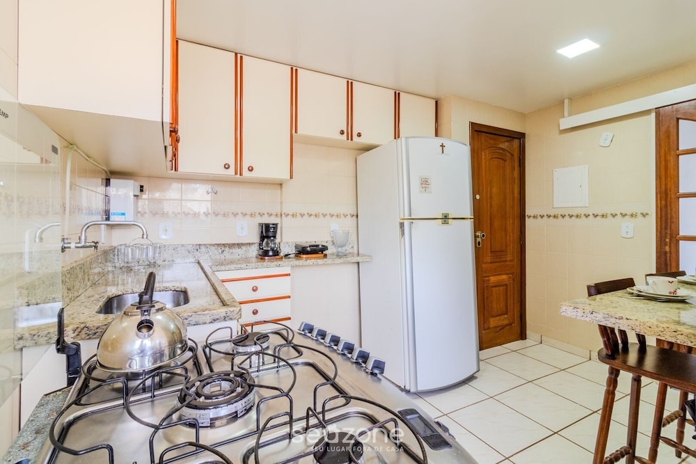 2B Apartment w/ Balcony Ads0103