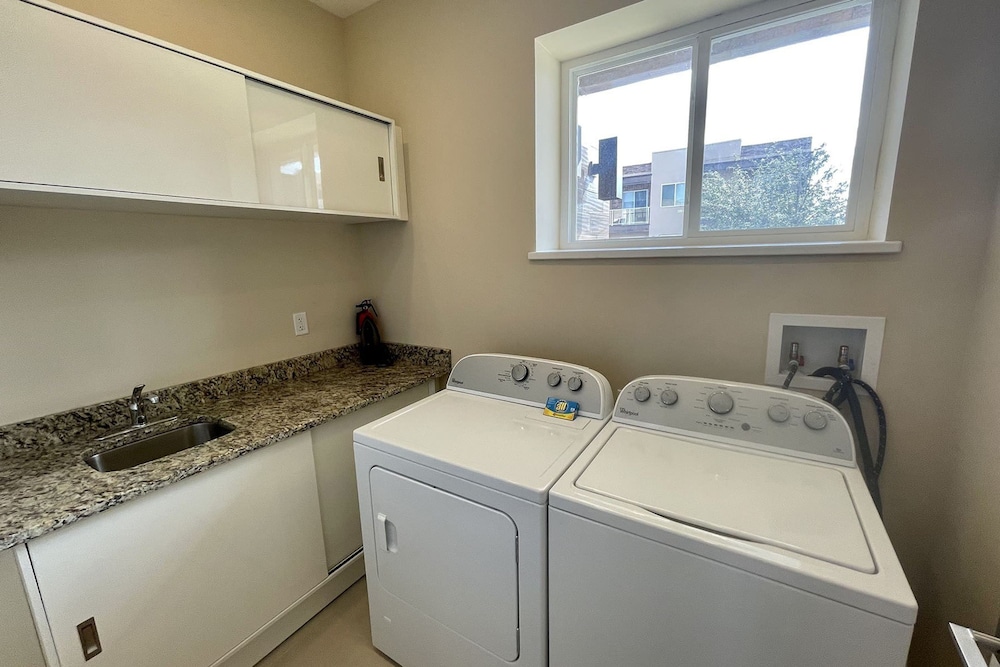 Modern Magic Village Home for 12 With Grill 3131