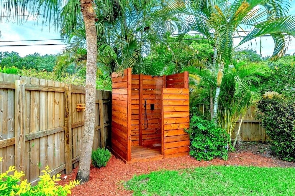 Fox Private Resort- Near Downtown & Beach 8 Bedroom Home