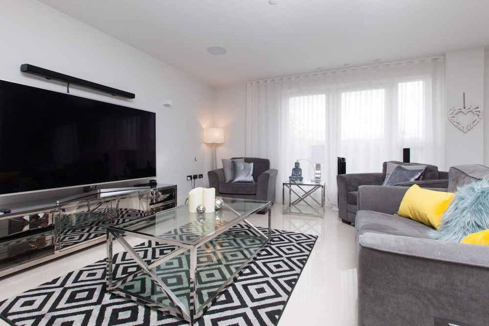 Luxurious Central Edinburgh Apartment - Sleeps 6