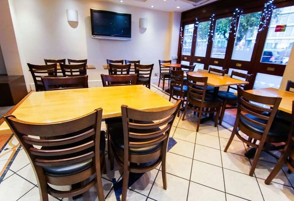 OYO VII Hotel & Indian Restaurant