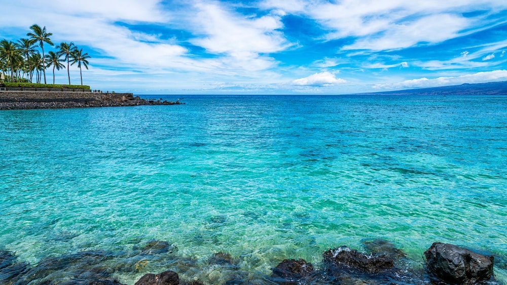 Tropical Escape w/ Lanai, BBQ & Resort Amenities - Vrkcv