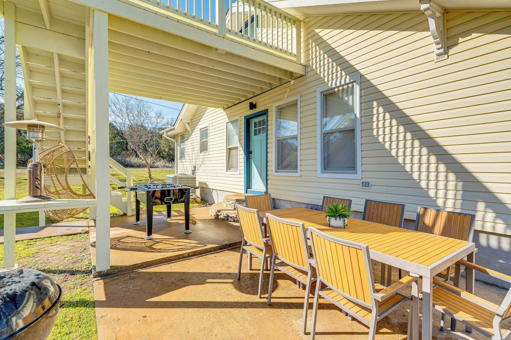 Hill Country Retreat w/ Lake View, Deck & Balcony