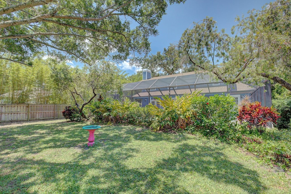 Spacious 4 3 Retreat- Heated Pool-playroom