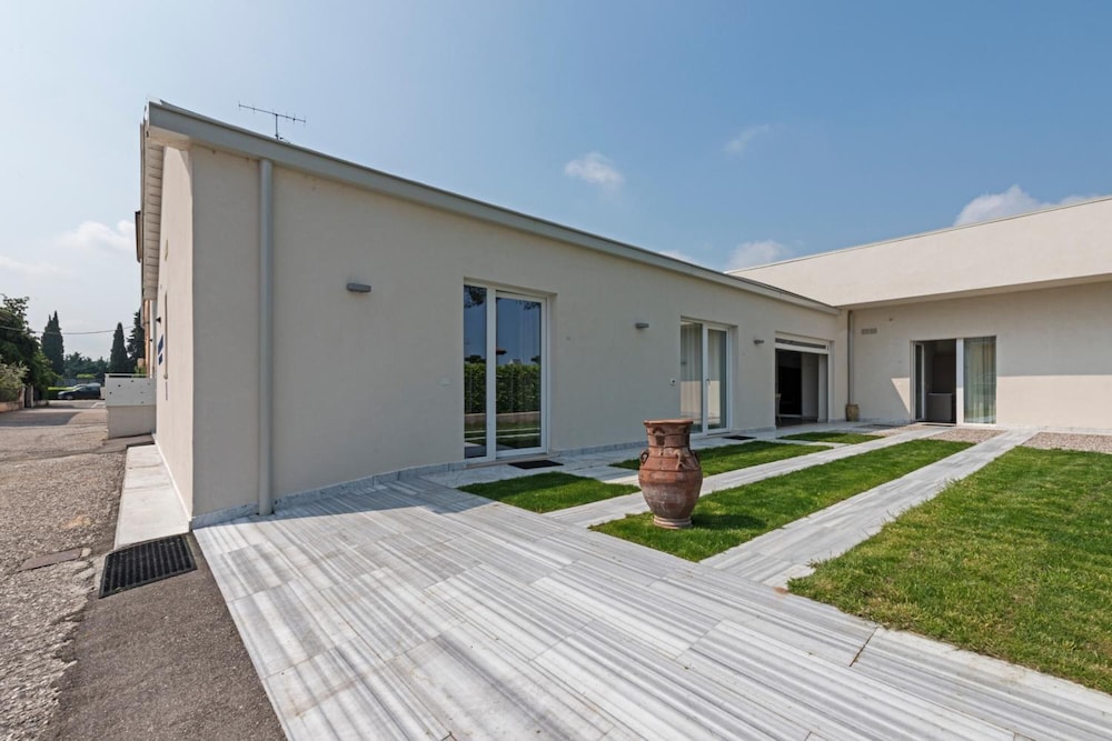 Garda Guest House
