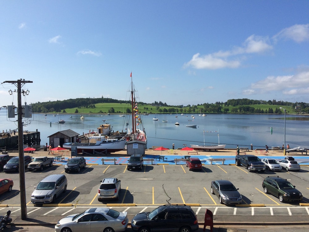 The Dockside Inn & Restaurant