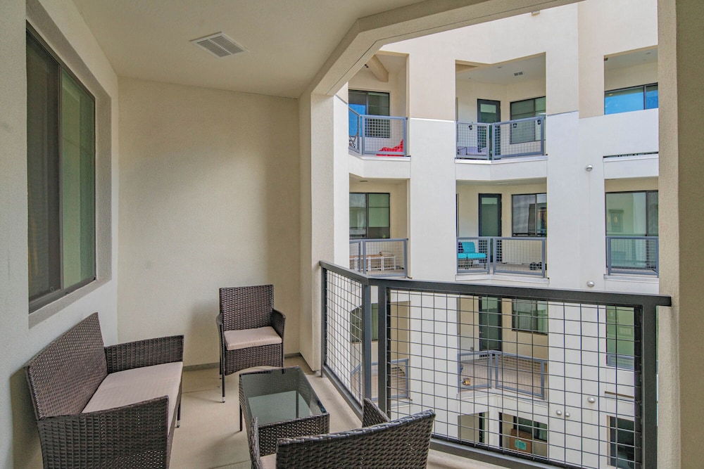 ROVE LIVING/KB - Scottsdale Grand
