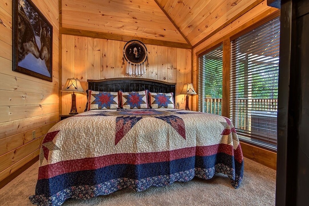 Cherokee Wind - 1 Bedrooms, 1 Baths, Sleeps 4 Home by RedAwning view 2