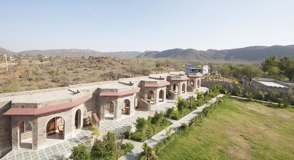 Van Chhavi Resort